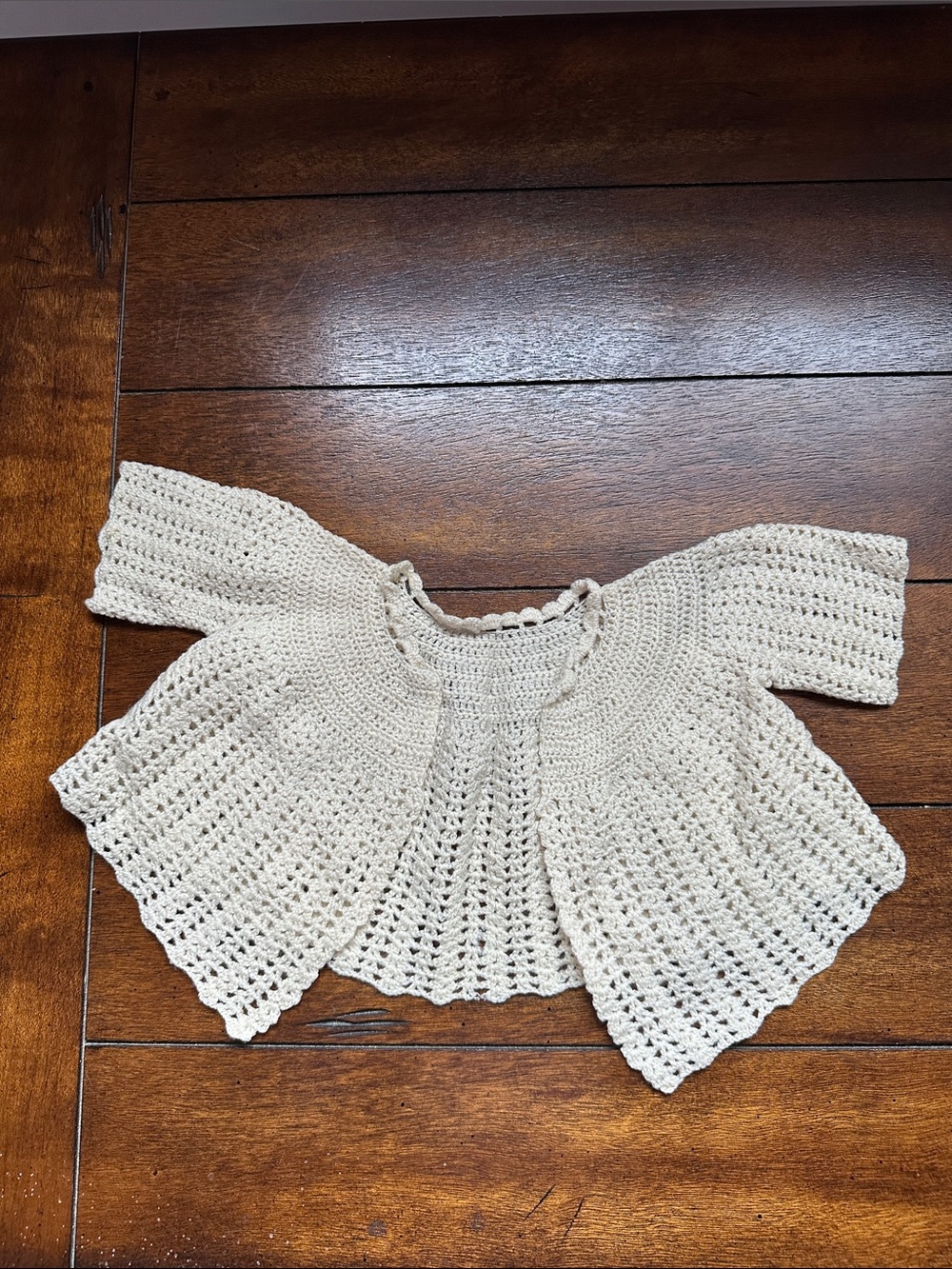Classic Crochet Short-Sleeve Sweater Top - Cream. Vintage.